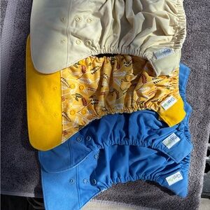 4 Grovia cloth diapers with 8 liners